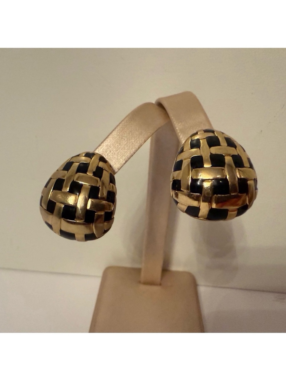ERWIN PEARL EARRINGS CLIP GOLD TONE BLACK BASKET WEAVE PUFFY TRIANGLE VINTAGE